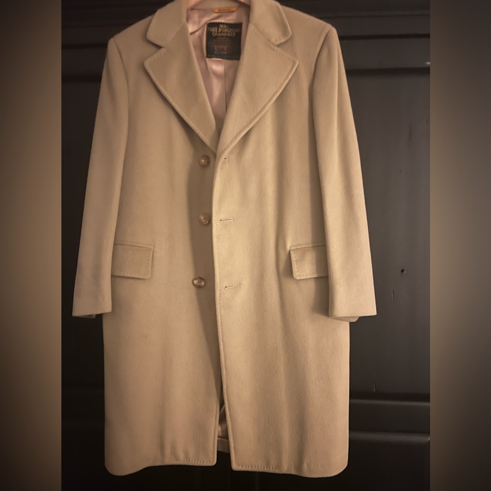 McFarlin’s men’s tailored luxurious Mongolian cashmere VTG top coat